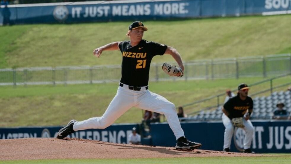 Sam Horn pitching